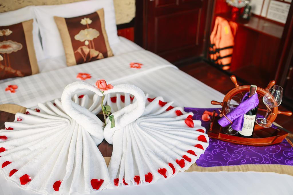 Viola Cruise Halong Bay Hotel Ha Long Exterior photo