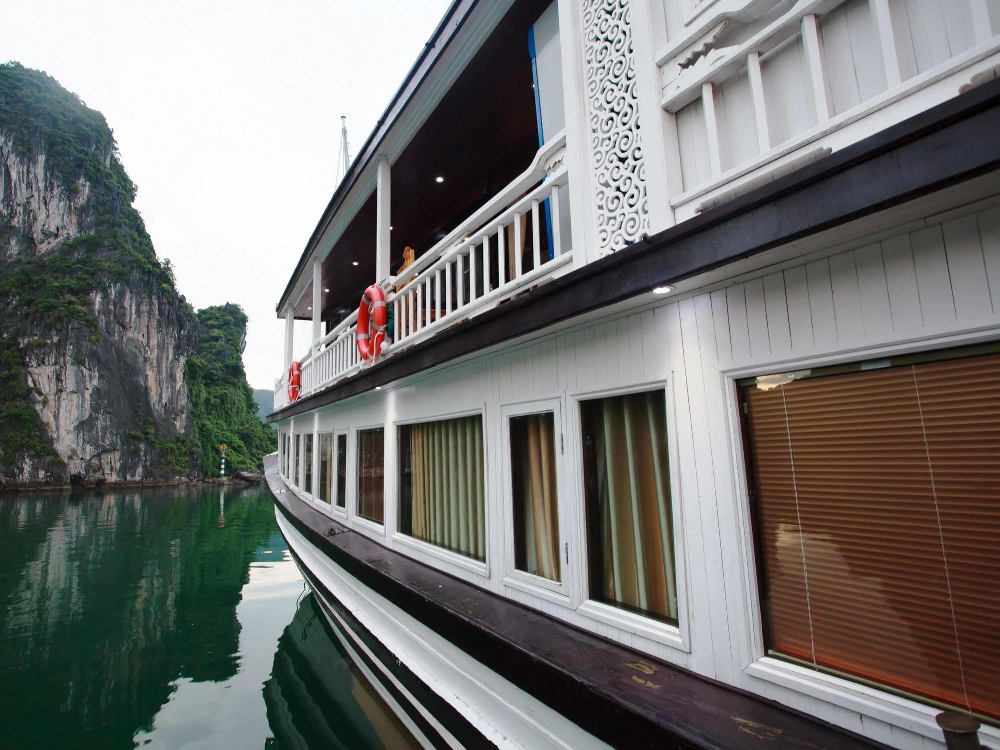 Viola Cruise Halong Bay Hotel Ha Long Exterior photo