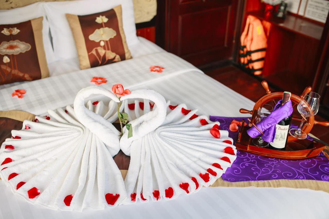 Viola Cruise Halong Bay Hotel Ha Long Exterior photo